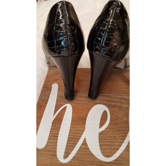 Yellow Box Croc Print Black Peep Toe Pumps - Picture 4 of 7